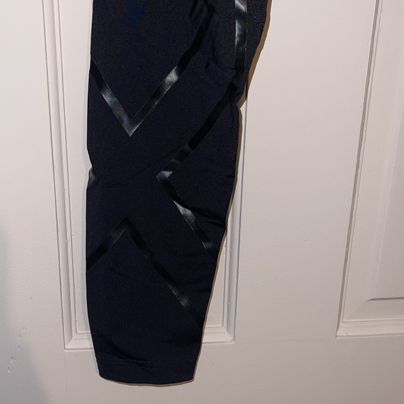 Core Compression Tights - Picture 3 of 6